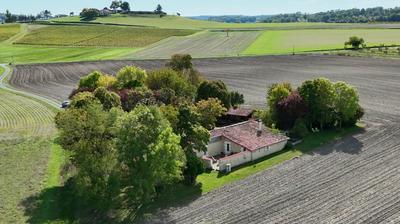 Maison - 221 m² - 7 pièces