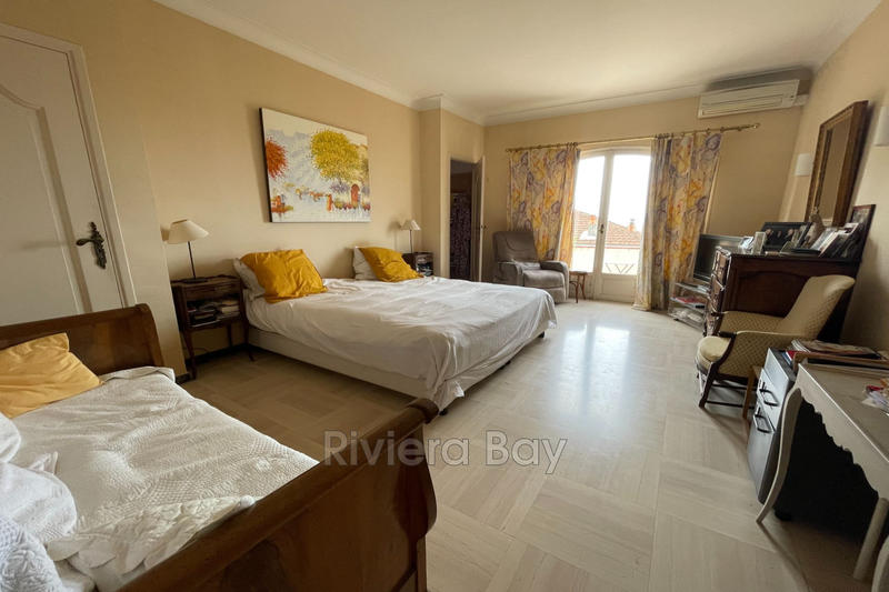 Villa - 338 m² - 7 pièces