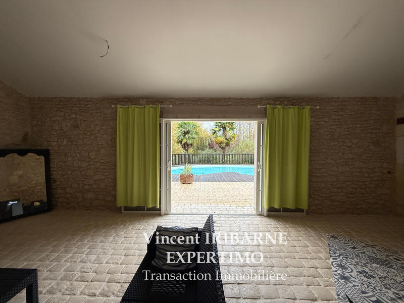 Propriété - 245 m² - 8 pièces