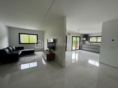 Maison - 145 m² - 6 pièces