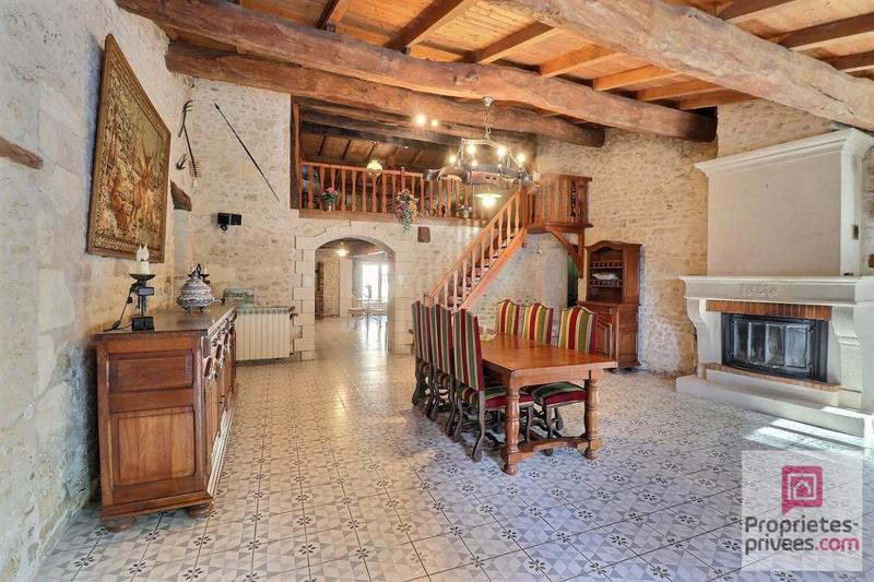 Maison - 230 m² - 13 pièces