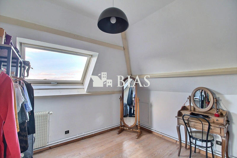 Maison traditionnelle - 187 m² - 7 pièces