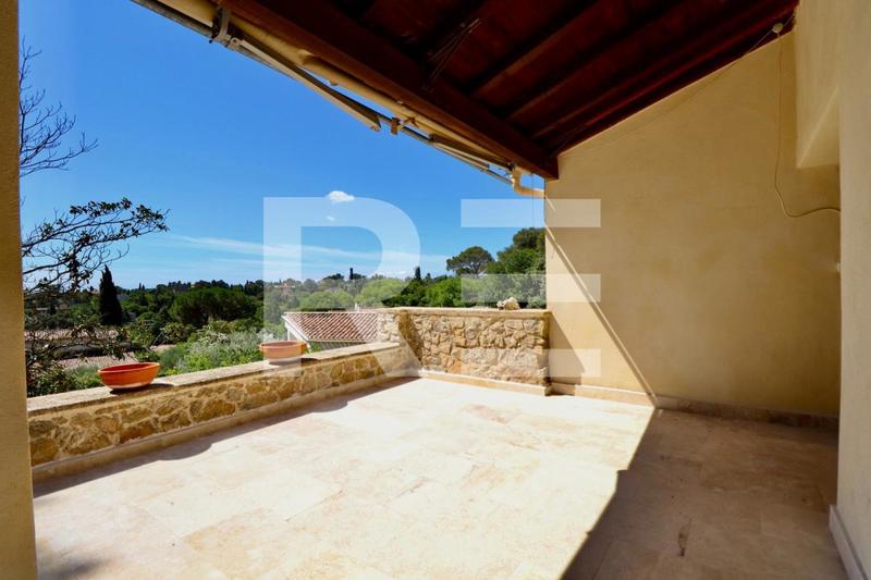 Maison - 250 m² - 14 pièces