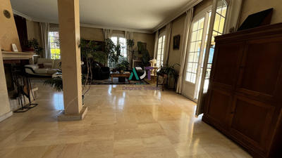 Maison - 249 m² - 9 pièces