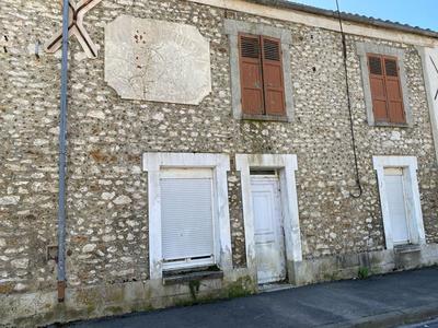 Maison de village - 500 m² - 1 pièce