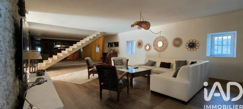 Maison - 1 022 m² - 15 pièces