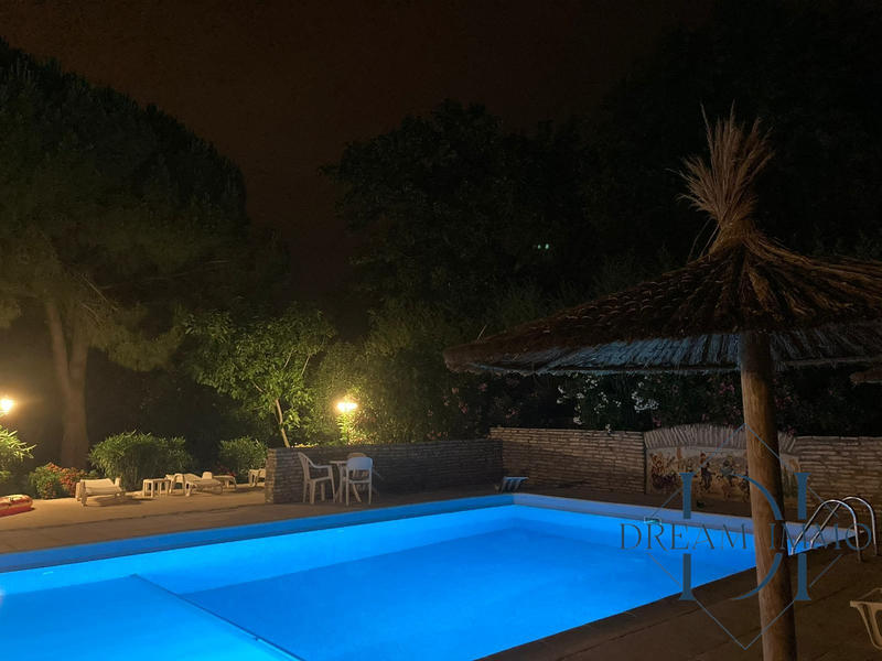 Mas - 405 m² - 17 pièces