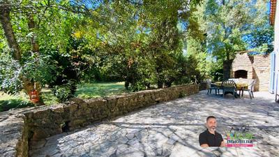 Maison - 237 m² - 7 pièces