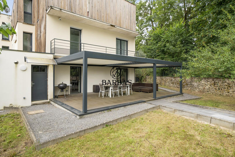 Appartement - 302 m² - 10 pièces