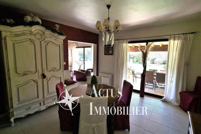 Maison - 210 m² - 7 pièces