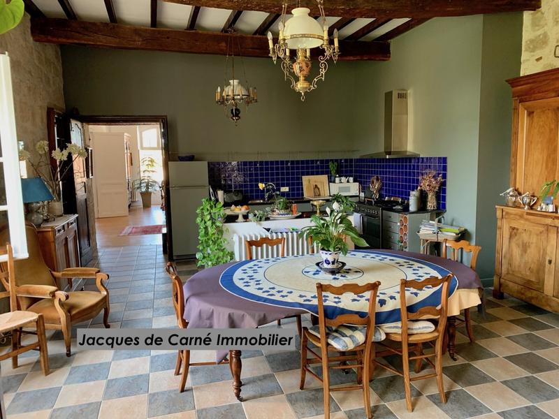 Maison - 380 m² - 12 pièces