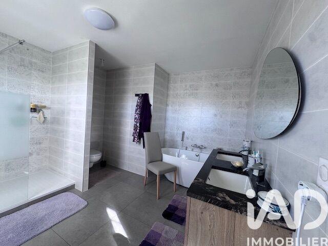 Maison - 219 m² - 6 pièces