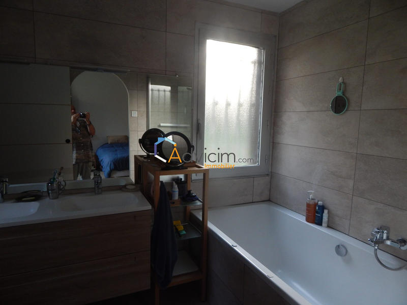 Villa - 250 m² - 8 pièces