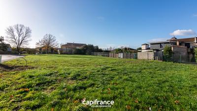 Terrain constructible - 701 m²