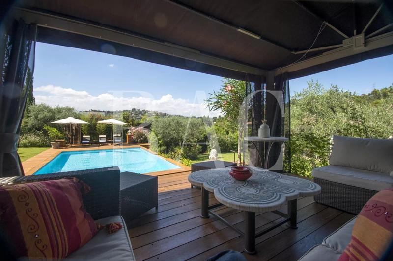 Villa - 402 m² - 12 pièces