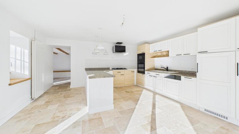 Maison - 202 m² - 6 pièces