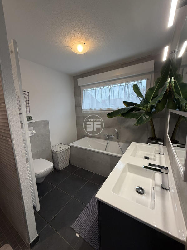 Maison - 250 m² - 7 pièces