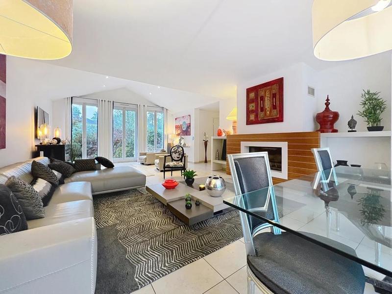 Villa - 212 m² - 8 pièces