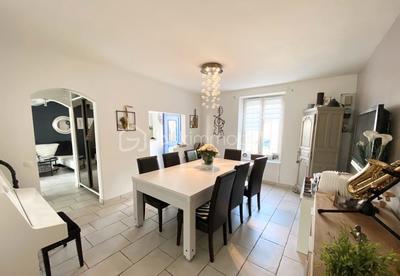 Maison - 180 m² - 6 pièces