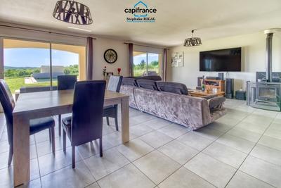 Maison - 140 m² - 5 pièces