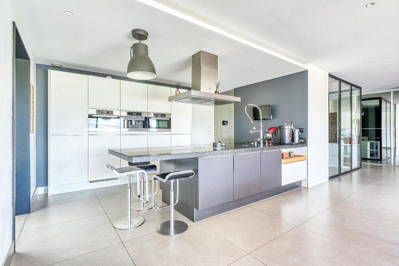 Demeure - 300 m² - 11 pièces