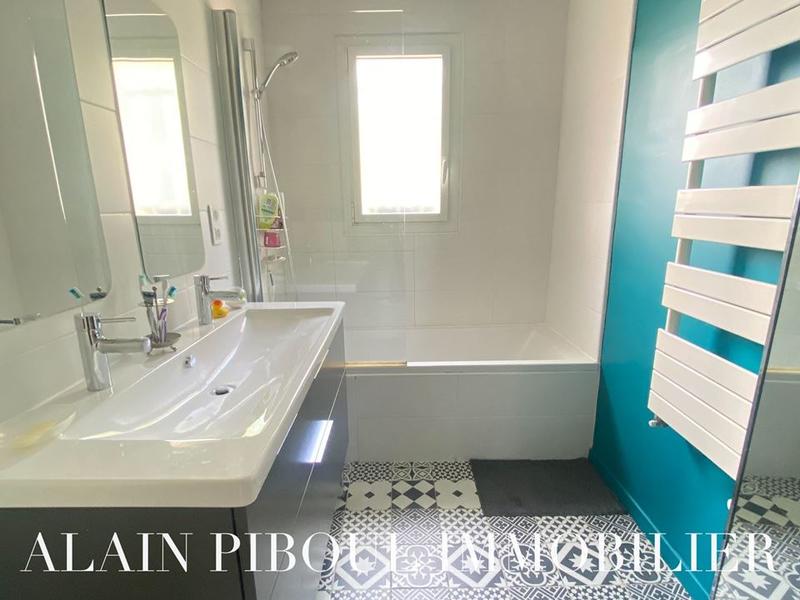 Maison traditionnelle - 156 m² - 6 pièces