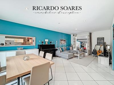 Maison - 277 m² - 10 pièces