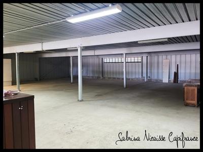 Hangar - 735 m² - 6 pièces