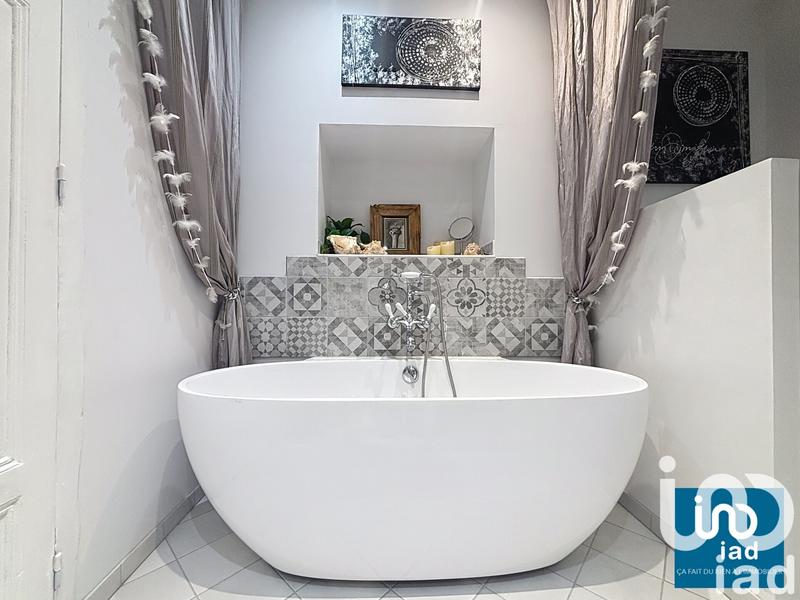 Maison - 220 m² - 11 pièces