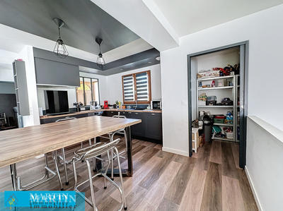 Villa - 182 m² - 6 pièces