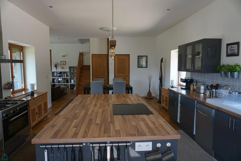 Maison - 90 m² - 3 pièces