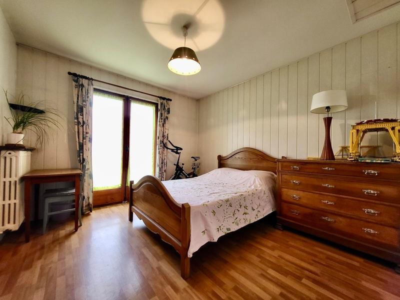 Maison - 241 m² - 9 pièces