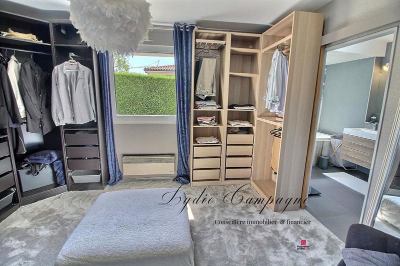 Demeure - 215 m² - 9 pièces