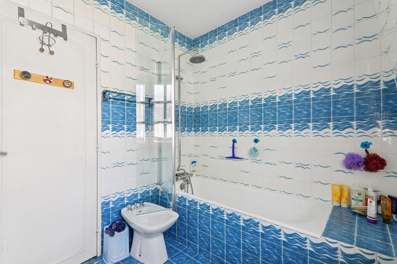 Maison - 275 m² - 15 pièces