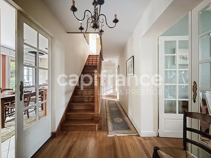 Maison - 305 m² - 9 pièces