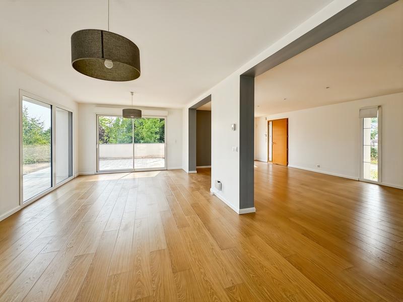 Maison - 234 m² - 7 pièces