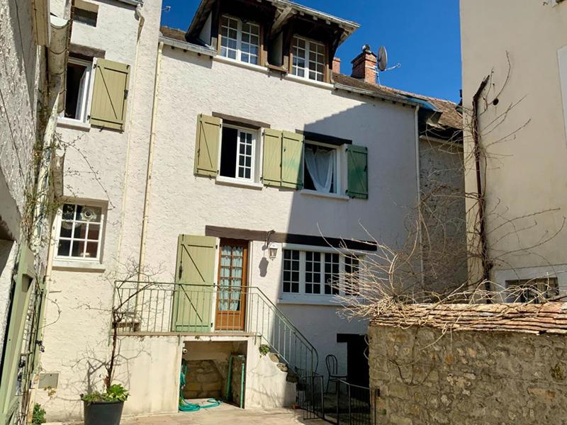 Maison - 240 m² - 9 pièces