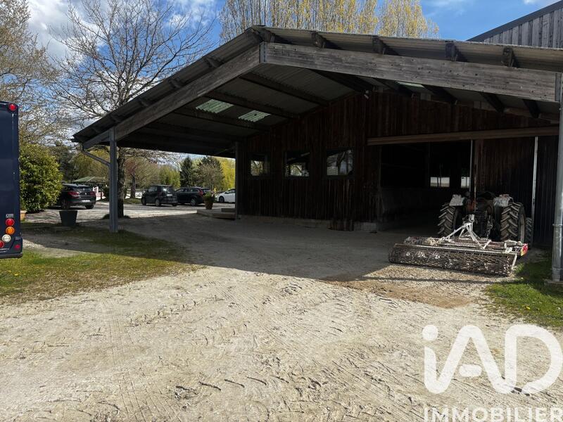 Maison - 1 m² - 8 pièces