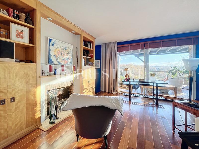 Maison - 250 m² - 6 pièces