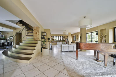 Propriété - 253 m² - 8 pièces