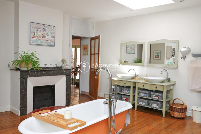 Maison - 286 m² - 6 pièces