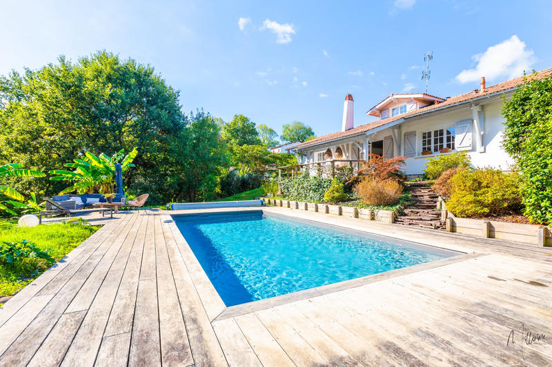 Maison - 180 m² - 8 pièces