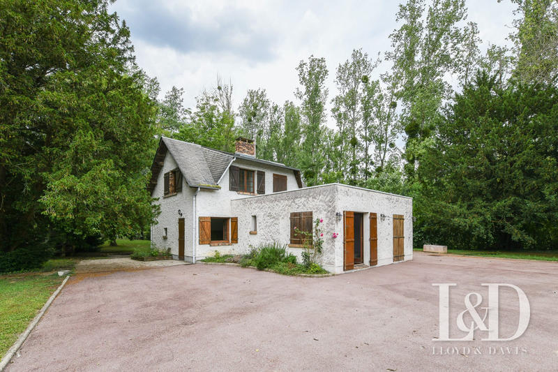 Maison - 310 m² - 14 pièces