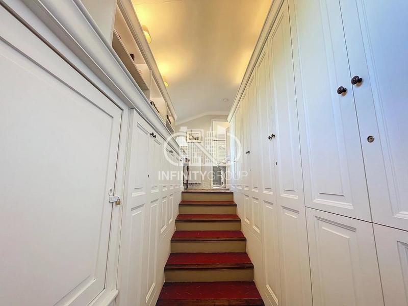 Appartement - 277 m² - 16 pièces