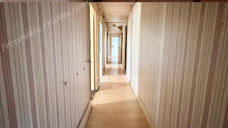 Maison - 220 m² - 10 pièces