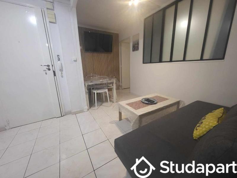 Chambre - 9 m² - 1 pièce