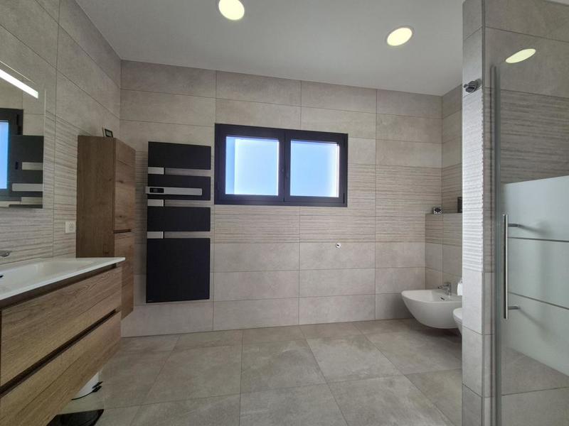 Maison - 232 m² - 6 pièces