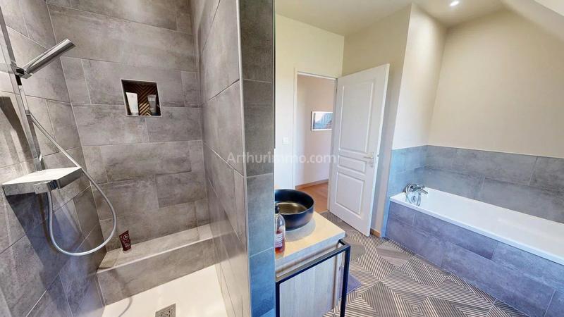 Maison - 308 m² - 9 pièces