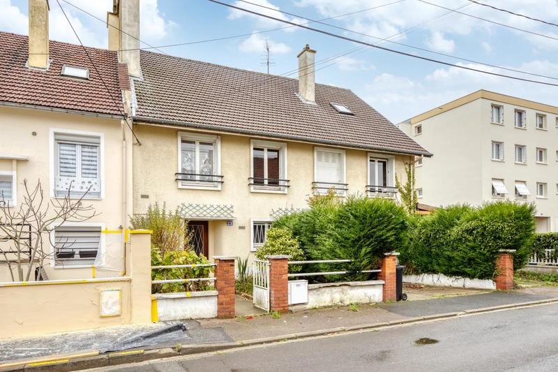 Maison - 215 m² - 8 pièces