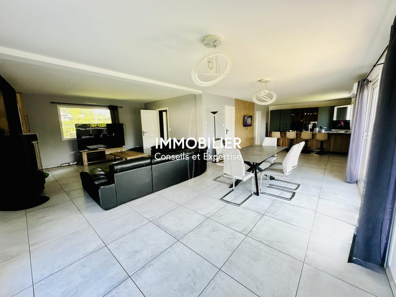 Maison traditionnelle - 163 m² - 6 pièces